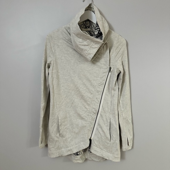 Lululemon Wrap Jacket/Sweater Size 4 - Picture 2 of 9